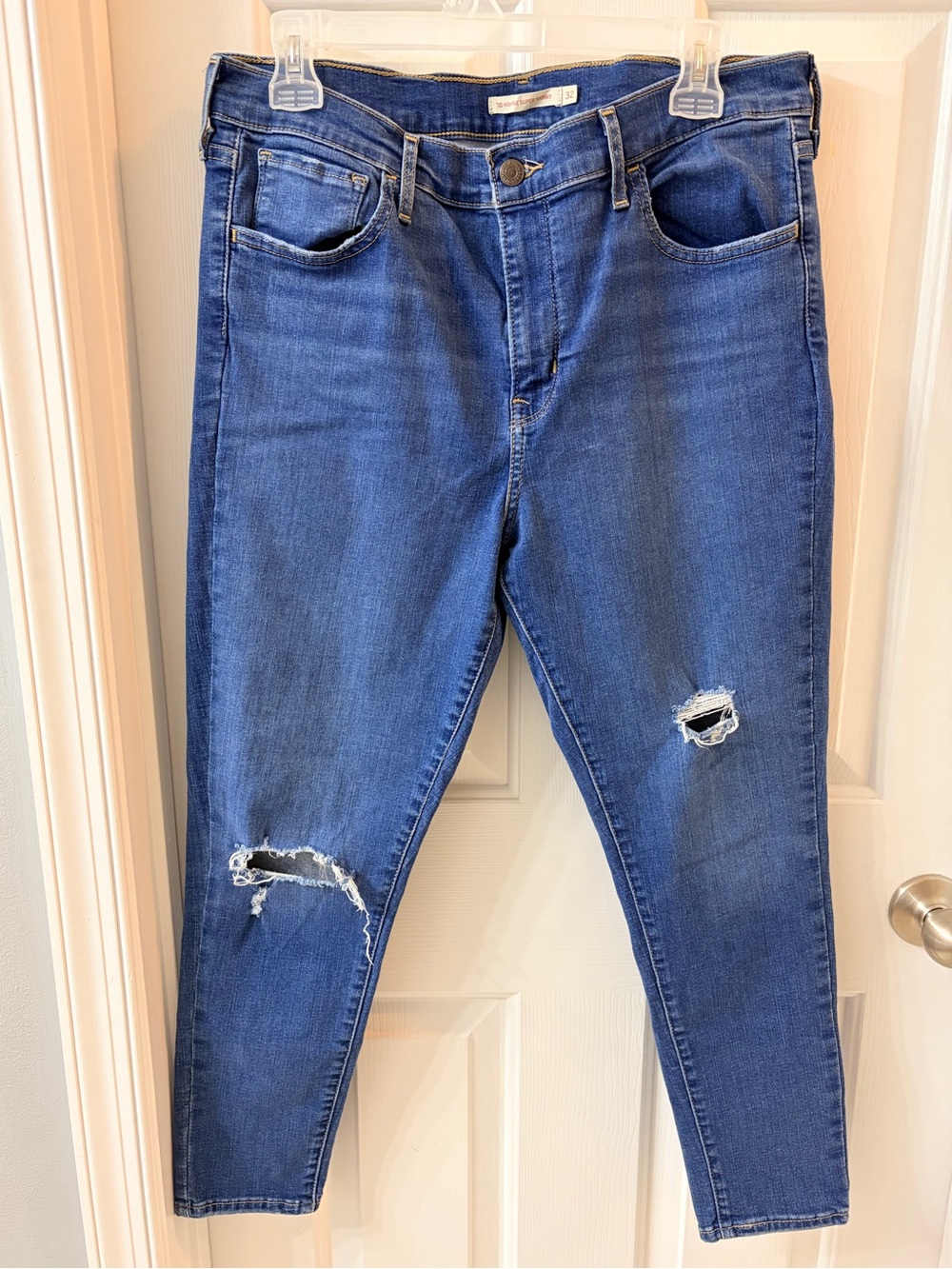 Levi 720 Women’s Distressed Blue High-Rise Skinny Jean/Capri/Ankle  32x25